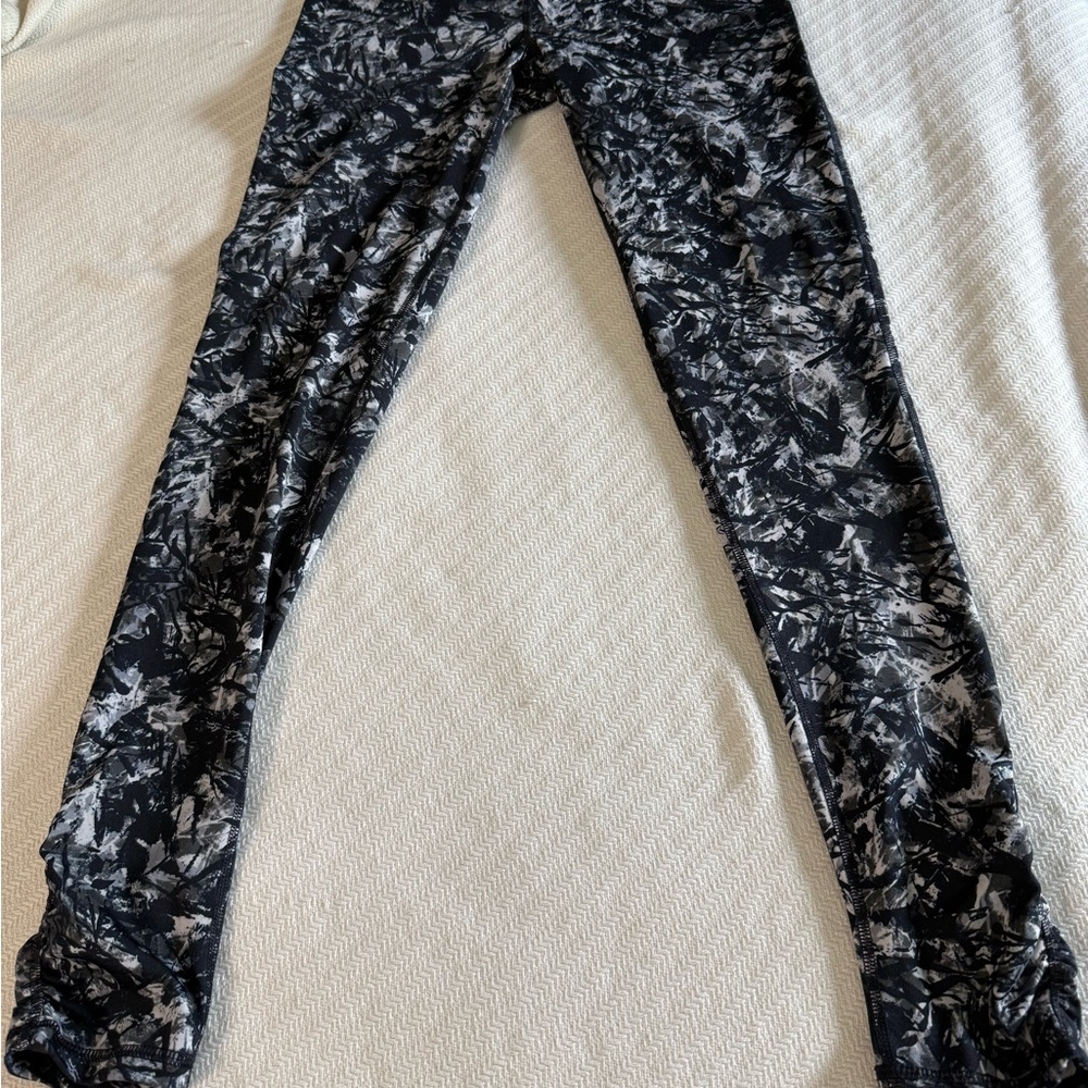 Black and Gray Patterned Leggings